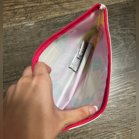 FINAL PRICE DROP NEW Lilly Pulitzer x Estee Lauder Cosmetic Bag - Picture 2 of 4